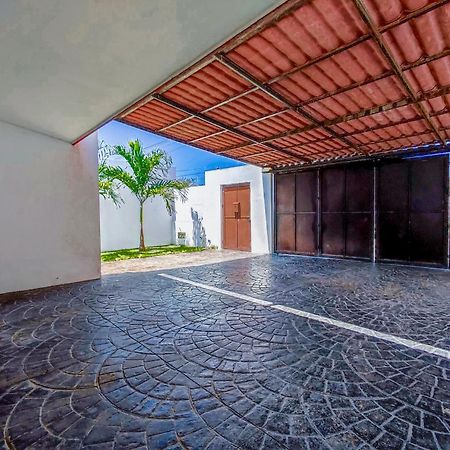 Villa Moderna Con Alberca, Gimnasio Y Cochera Mérida Eksteriør bilde