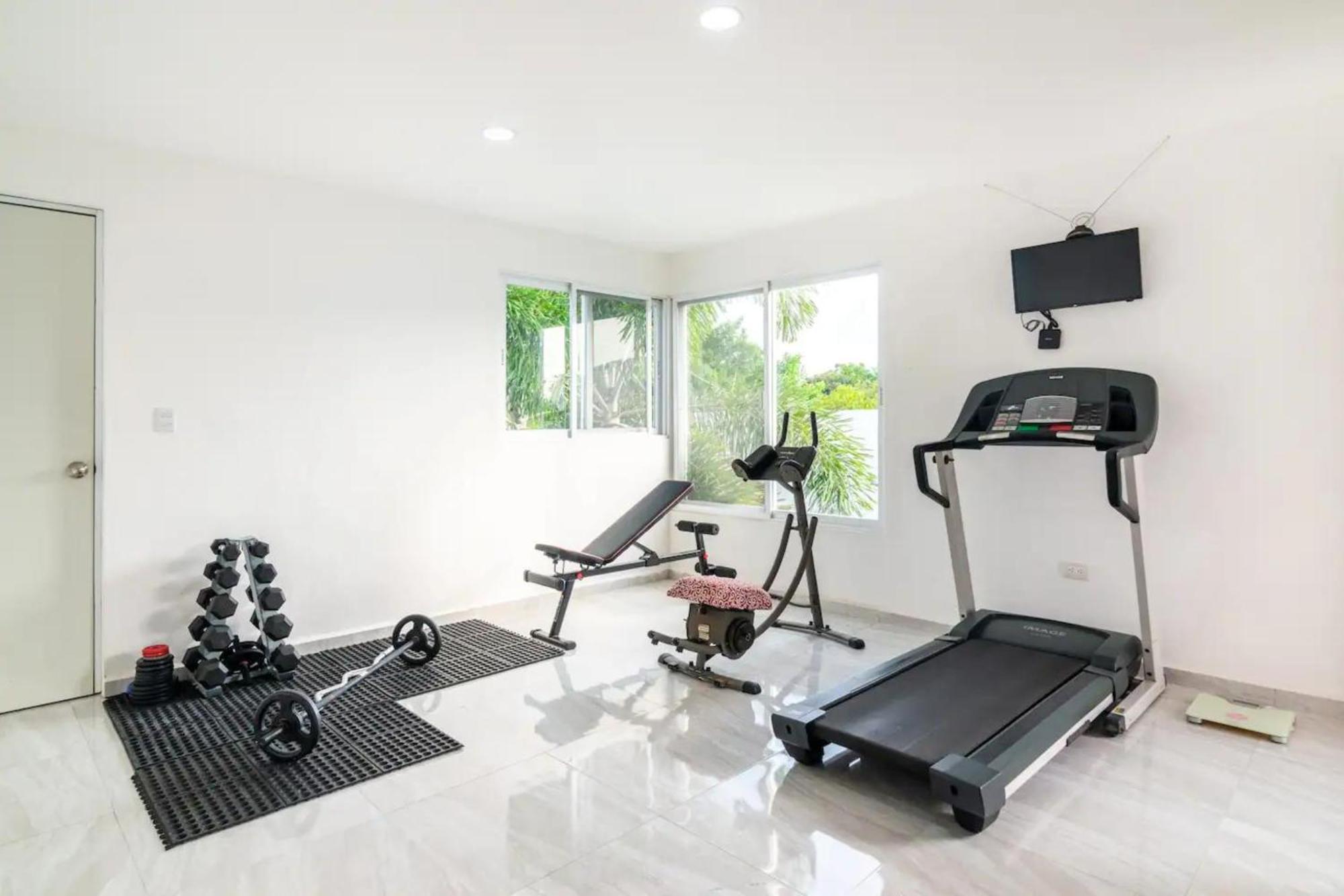 Villa Moderna Con Alberca, Gimnasio Y Cochera Mérida Eksteriør bilde